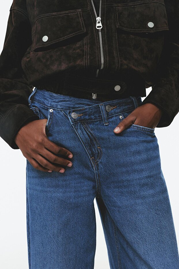 Çapraz kemerli geniş paça jean - 4