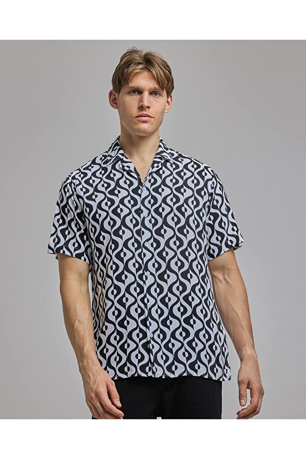 Patterned Shirt with Revere Collar and Short Sleeves