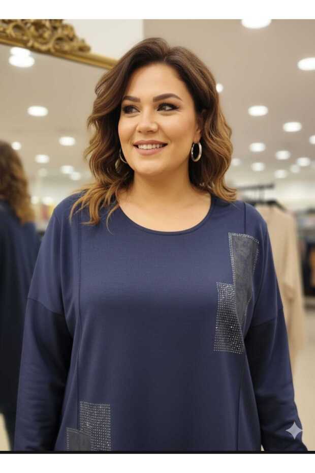 قميص GÜNCÜOĞLU بمقاس كبير وأكمام طويلة مع نقش أمامي وياقة مستديرة من التريكو