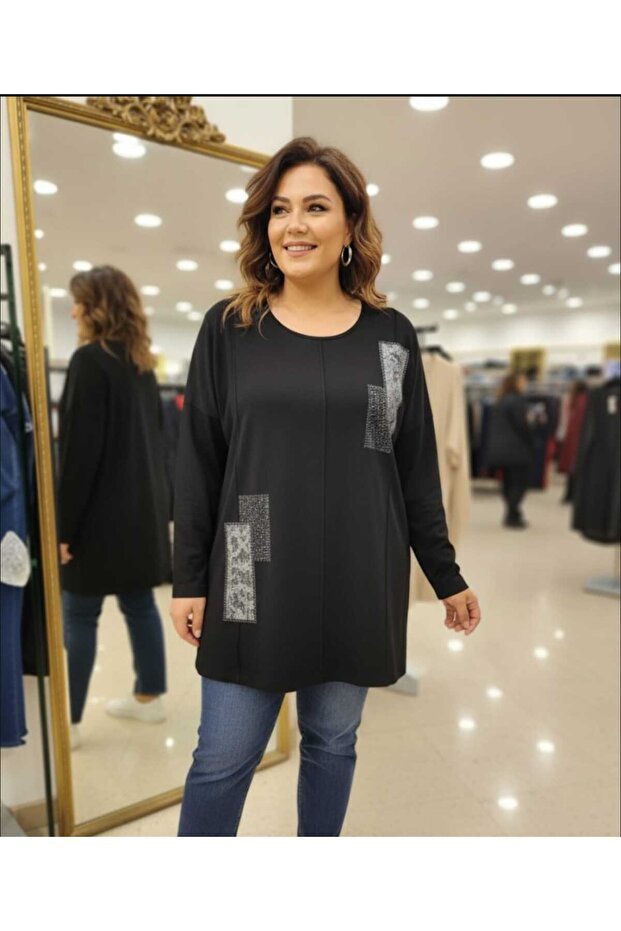 قميص GÜNCÜOĞLU بمقاس كبير وأكمام طويلة مع نقش أمامي وياقة مستديرة من التريكو
