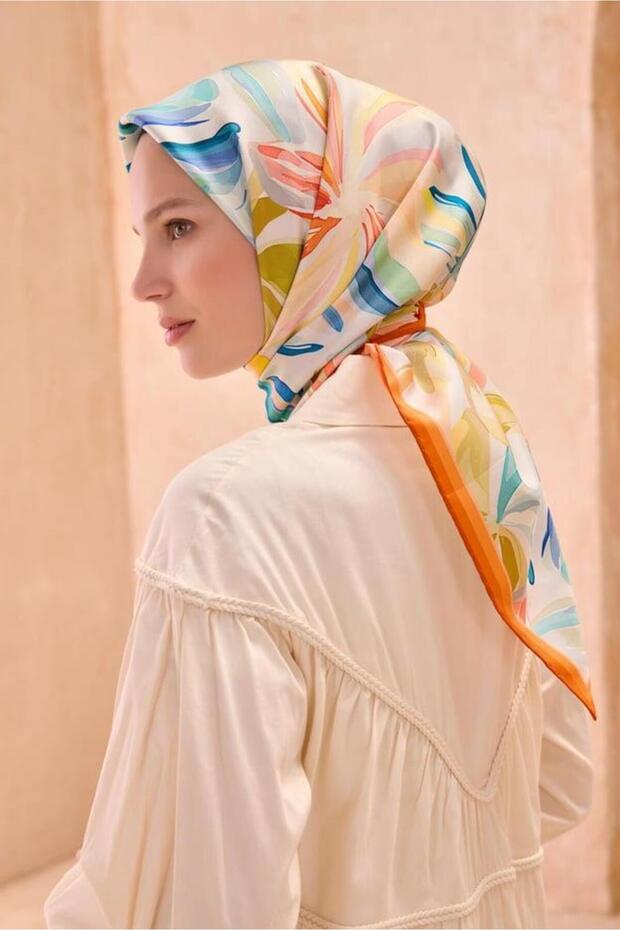 Cream Flower Pattern 100% Twill Silk Scarf 4107 - 81
