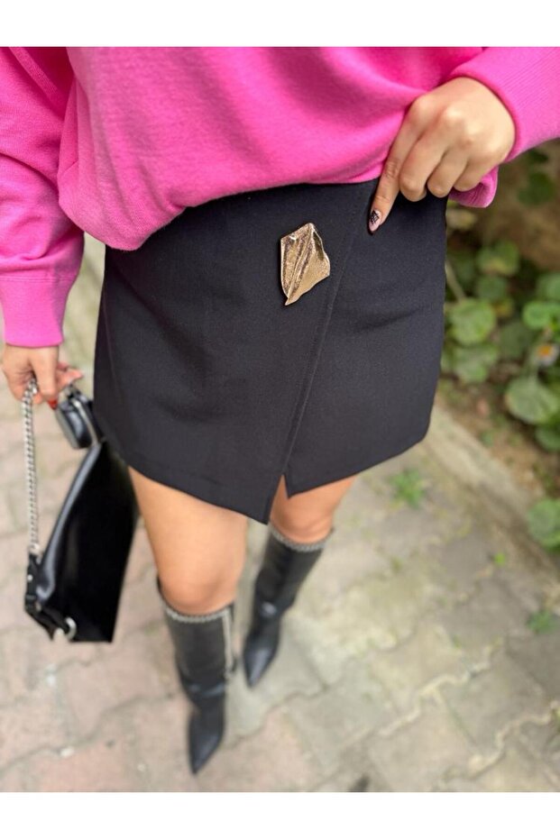 Karol Accessory Detailled Shorts Skirt