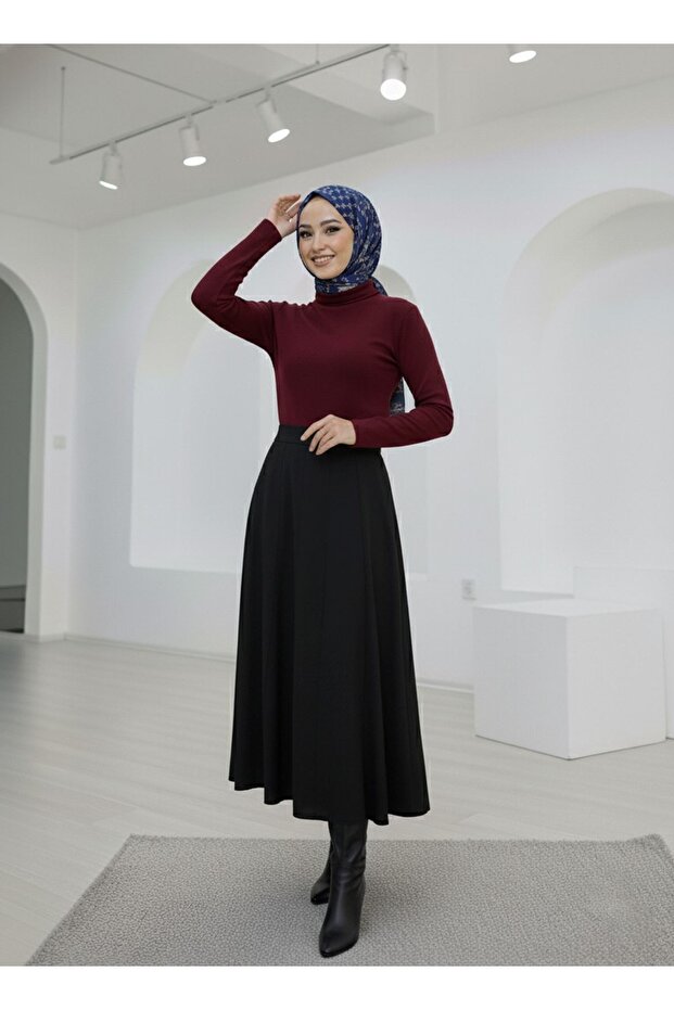 تنورة مفصلة بتفاصيل مزخرفة - أسود