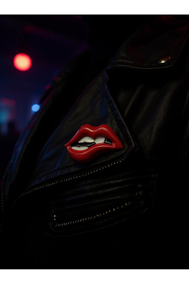 Scarlet Bite Broş - 1