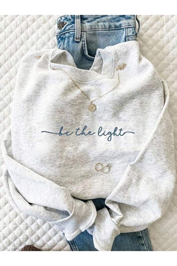سترة بطباعة Be The Light – تصميم بسيط وملهم