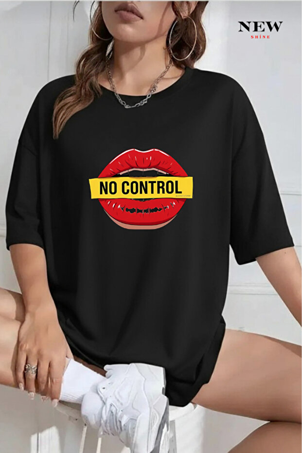 تي شيرت No Control مطبوع قصة فضفاضة