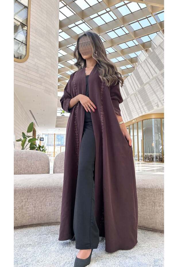 عباية بنية مع تطريز