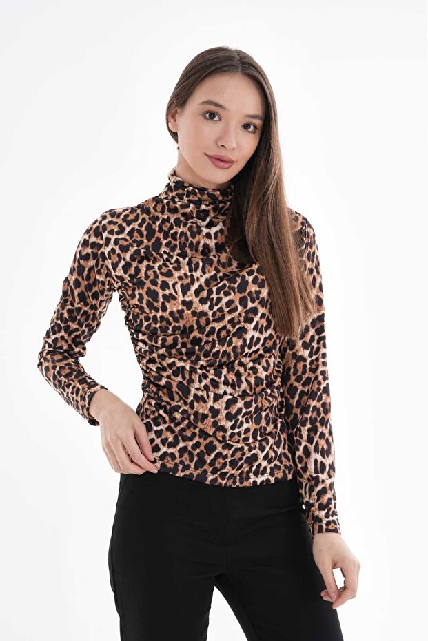 Boğazlı Drapeli Leopar Bluz - 1