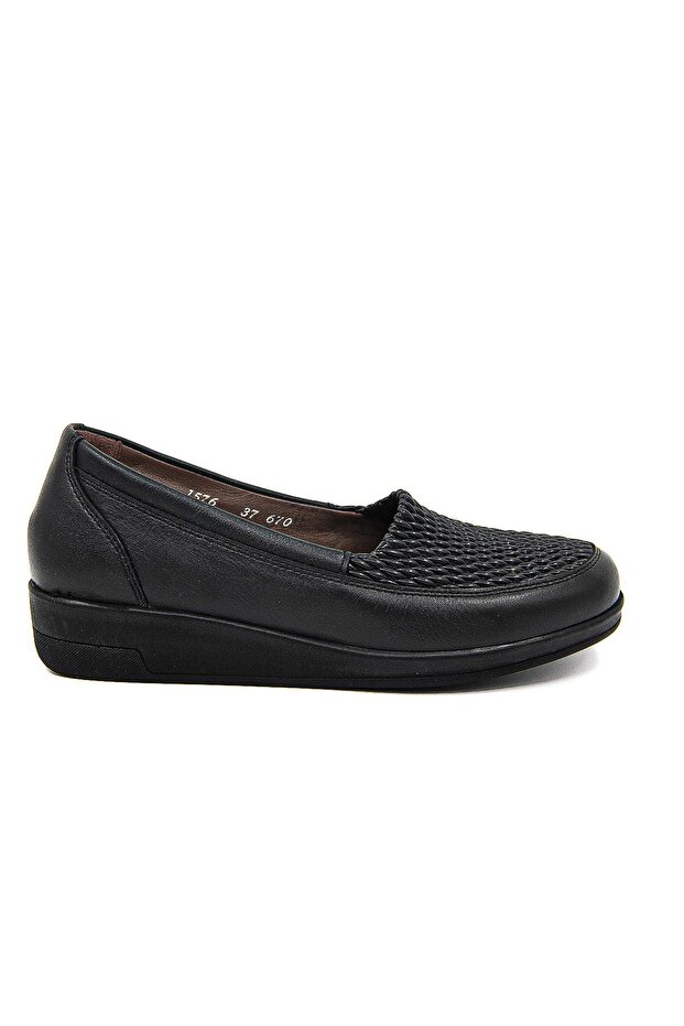 1576 Women's Comfort Shoes - Black