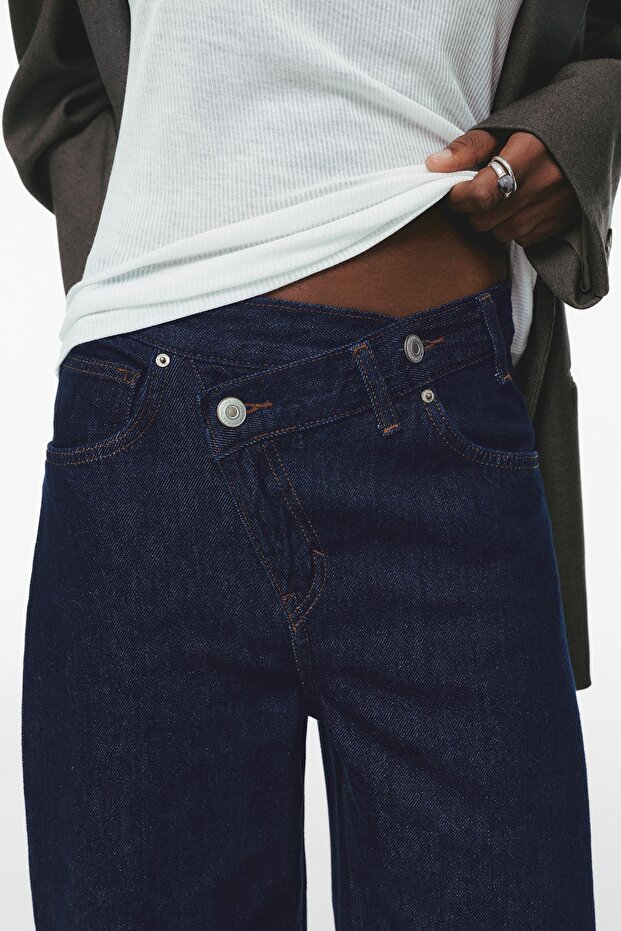 Çapraz kemerli geniş paça jean - 4