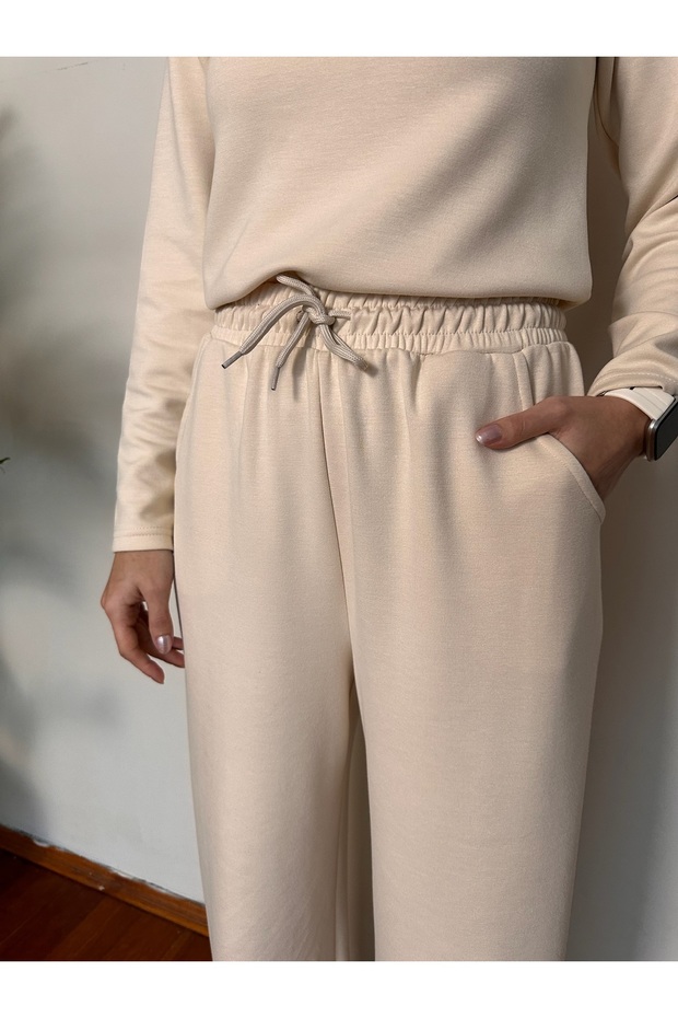 طقم كريمي أساسي بياقة بولو يتكون من قطعة علوية وسفلية - 5