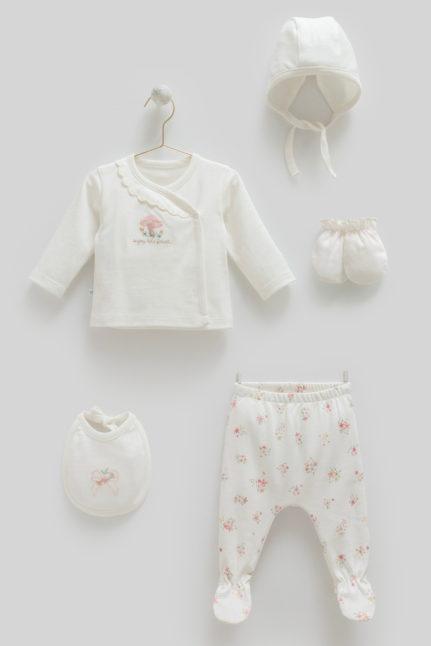 100% Cotton 0-3 Months Baby Girl 5-Piece Hospital Discharge Set - Mushroom and Flower Patterned