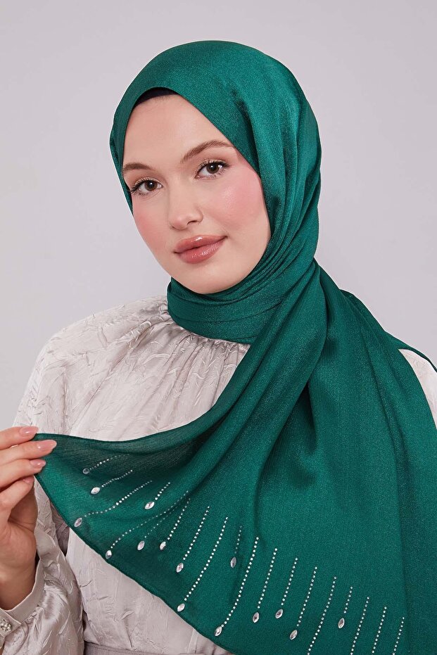 شال ألماسي من حجر الدمعة الأخضر