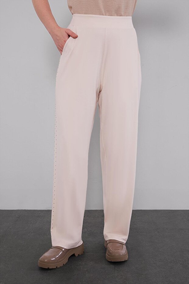 طقم مكون من قطعتين بنمط أكمام الفهد باللون البيج - 5