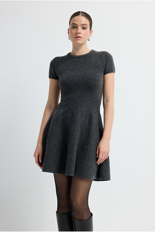 Volanlı Kısa Triko Elbise - 1