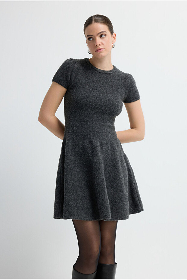 Volanlı Kısa Triko Elbise - 4