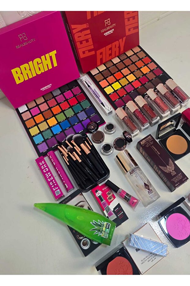 Makeup set with multiple varieties - 3