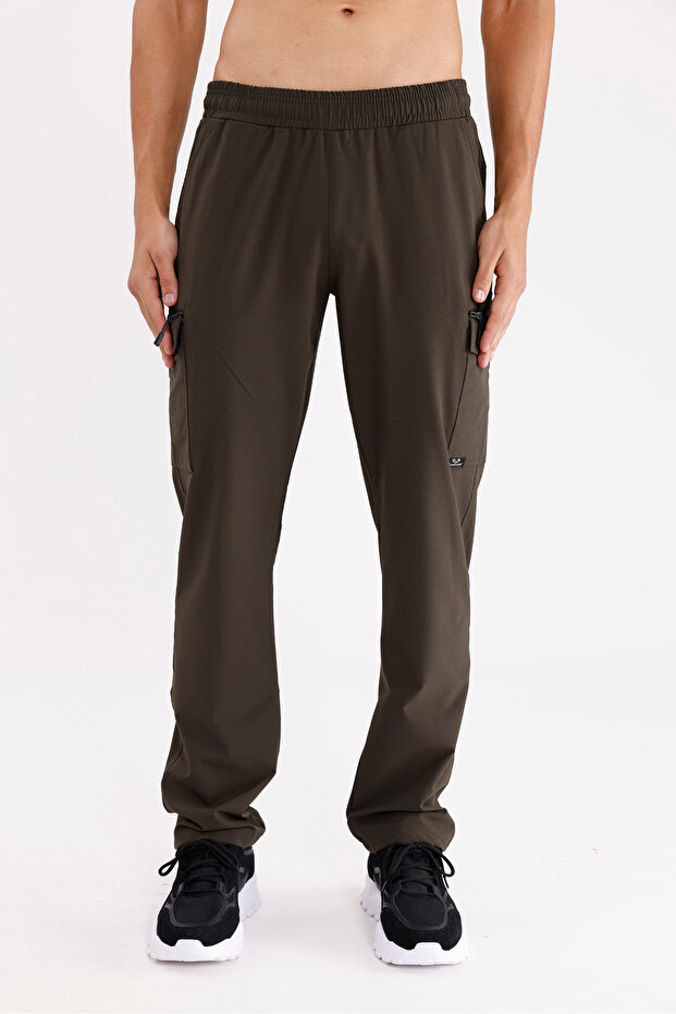 Cargo-Style Sweatpants with Side Zipper Pockets, Flexible Waistband, Straight Legs, Comfortable Fit.