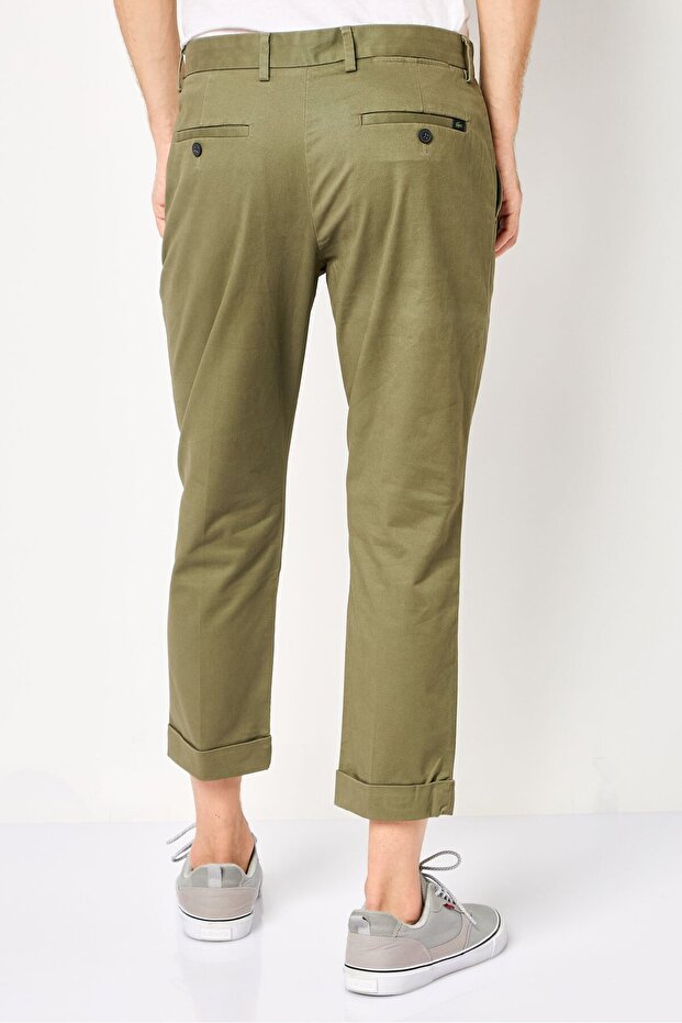 Men Regular Fit Solid Cropped Pants, Olive - 4