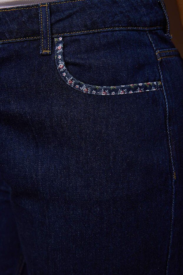 Özel Koleksiyon Koyu Mavi Cep Detaylı Straight Fit İnce %100 Pamuk Non-Stretch Jeans TBBAW26CJ00021 - 4