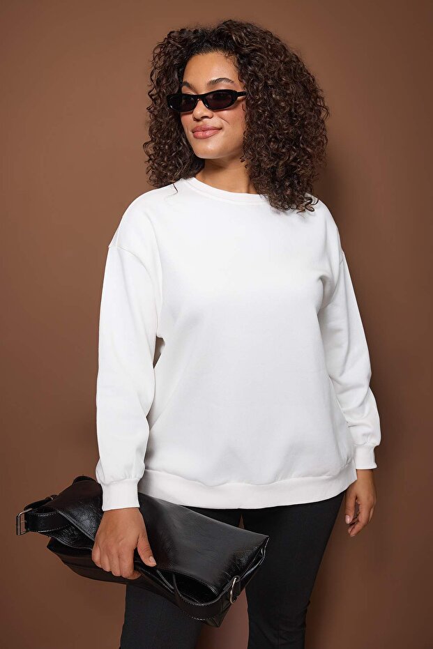 Beyaz Oversize/Bol Kesim Basic Bisiklet Yaka Kalın/İçi polarlı Örme Sweatshirt TBBAW25AO00008 - 2