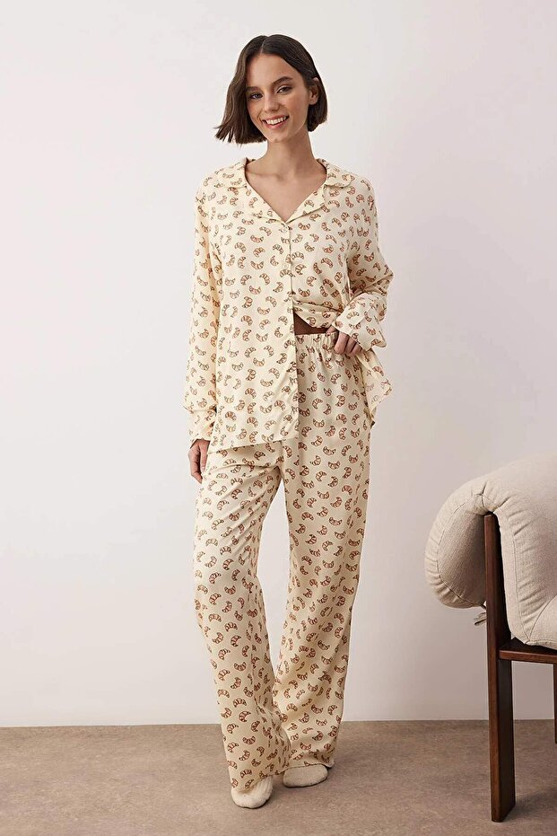 Çok Renkli Kruvasan Baskılı Viskon Dokuma Pijama Takımı THMAW26PT00105 - 2