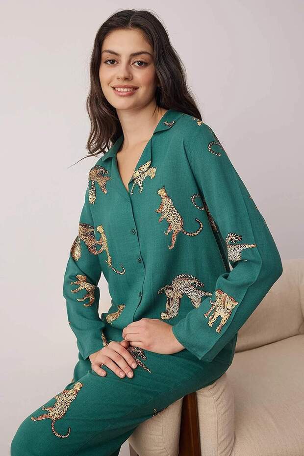 Zümrüt Yeşili Kaplan Desenli Viskon Dokuma Pijama Takımı THMAW25PT00036 - 2