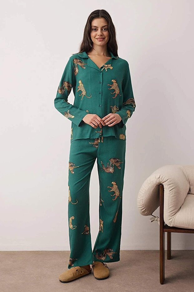 Zümrüt Yeşili Kaplan Desenli Viskon Dokuma Pijama Takımı THMAW25PT00036 - 1