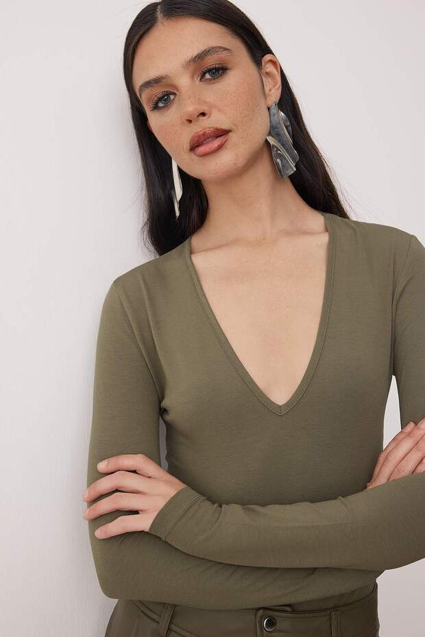 Haki Derin V Yakalı Çıtçıtlı Örme Body TPRAW22BD0084 - 1