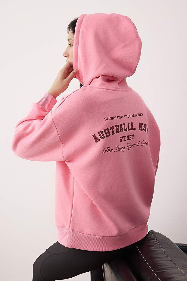Açık Pembe alın İçi Polarlı Kapüşonlu Ön ve Sırt Baskılı Oversize Örme Sweatshirt TWOAW26SW00184 - 1