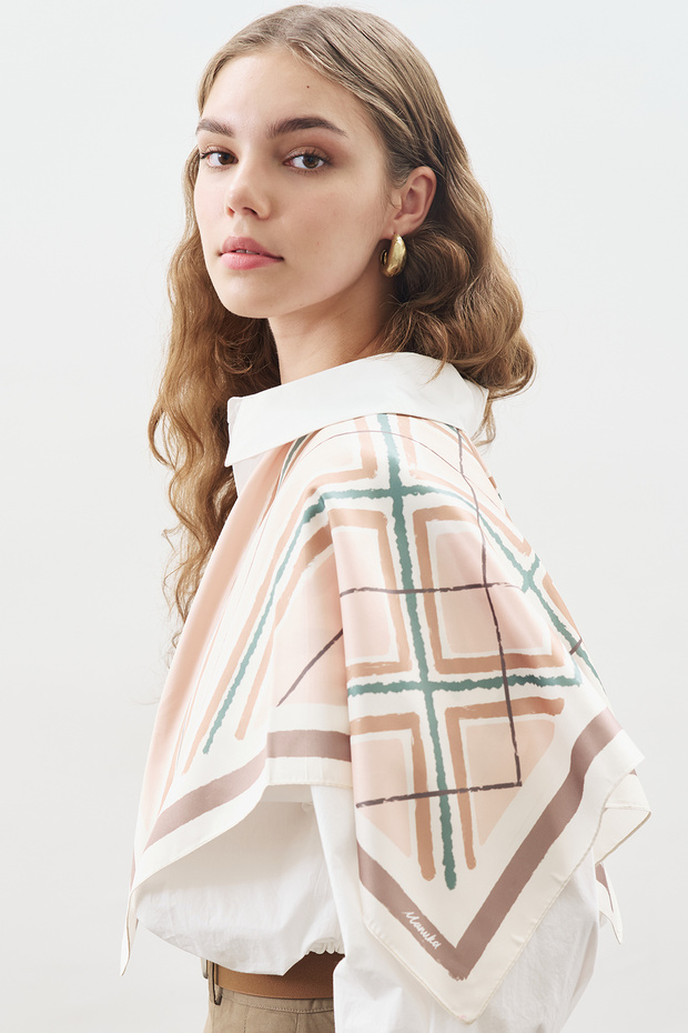 وشاح ساتان متوسط الحجم منقوش لييا - 2