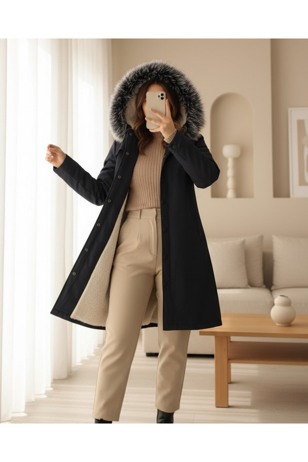Released Hooded Short Coat with Snap Pockets