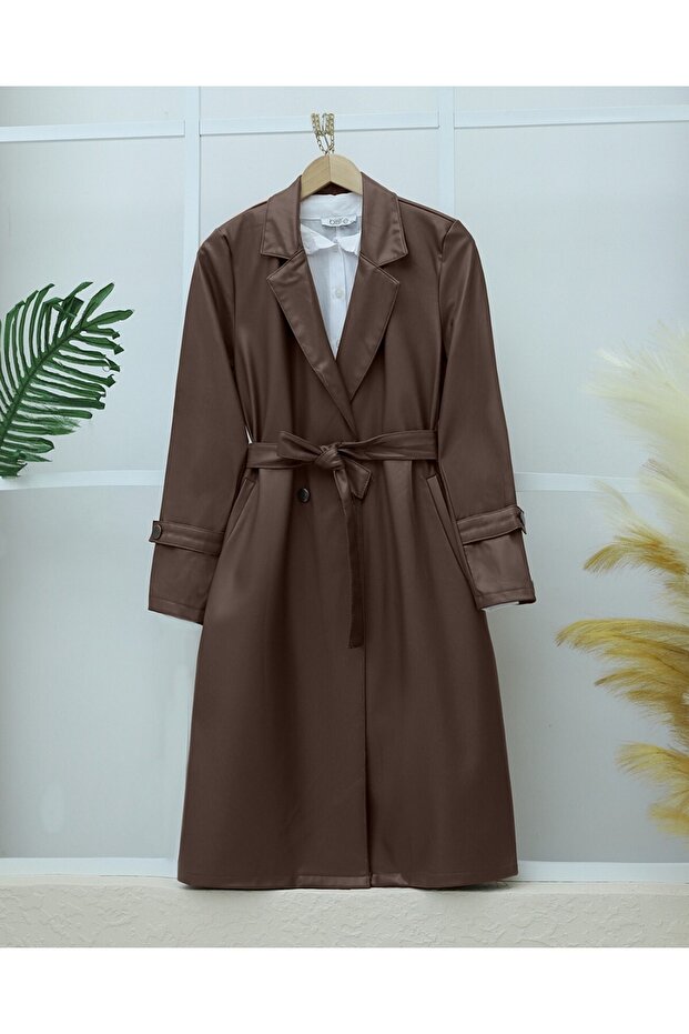 Leather Trenchcoat with Belt and Side Pockets - Brown