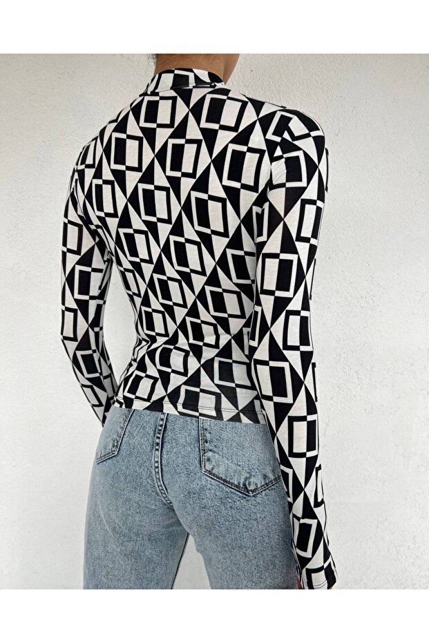 بلوزة منقوشة بشكل عام بنصف رقبة - 3