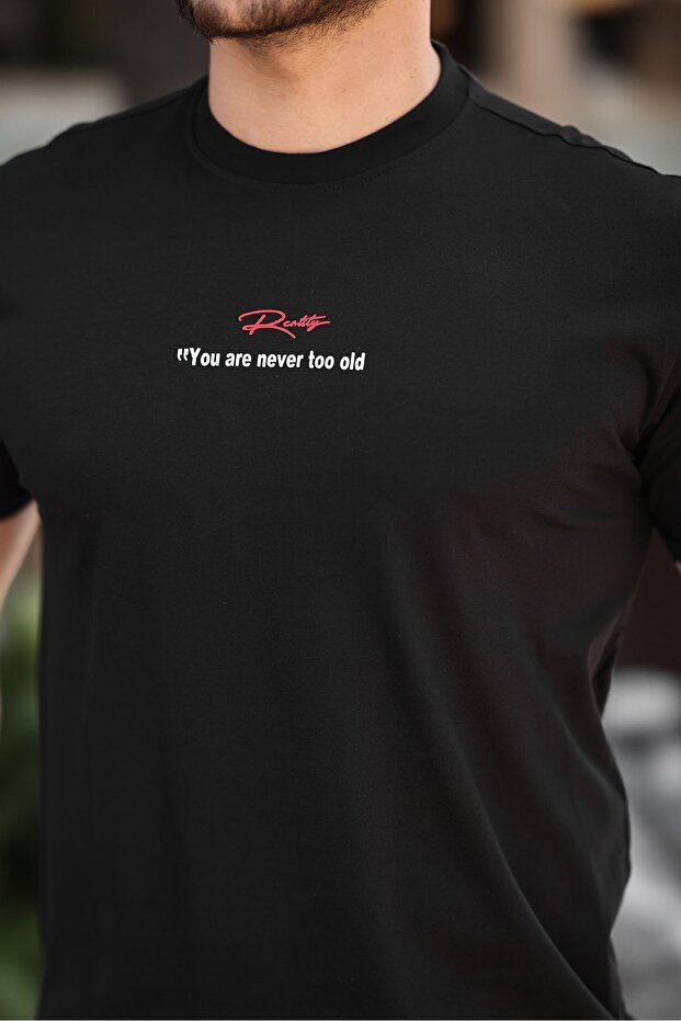 تي شيرت أسود أساسي مطبوع برقبة دائرية للرجال - 2