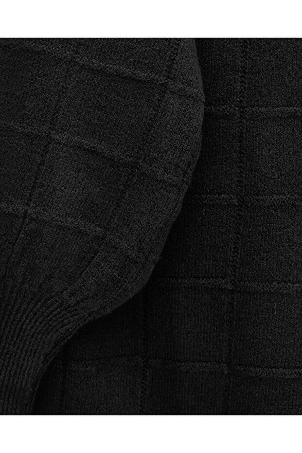 تونيك تريكو ناعم بنمط مربعات وفتحة - أسود - 4