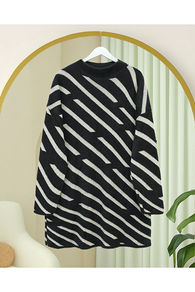 Casual Knit Sweater with Side Stripes and Beard - Black