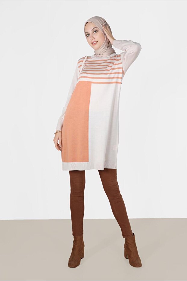 Two-Color Knitted Tunic with Striped Detail 42005 - 2