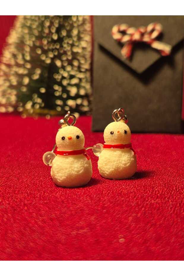 أقراط مصنوعة يدويًا على شكل رجل الثلج – مجموعة Handmade Wintertale، هدية عيد الميلاد، زوج واحد