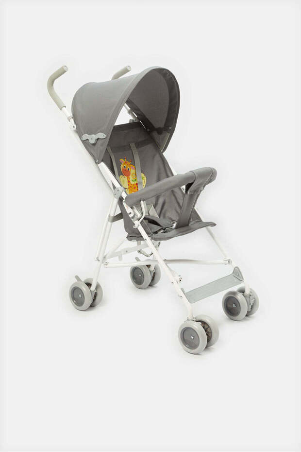 عربة أطفال رمادية صغيرة على شكل زرافة مع مظلة دائرية