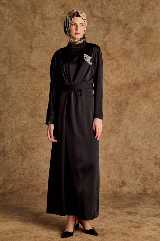Drape Detaylı Saten Elbise - 1