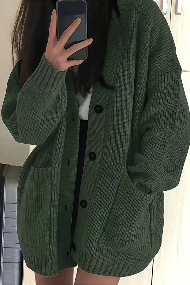 Women's Oversized Pocket Buttoned V-Neck Knitwear Cardigan
