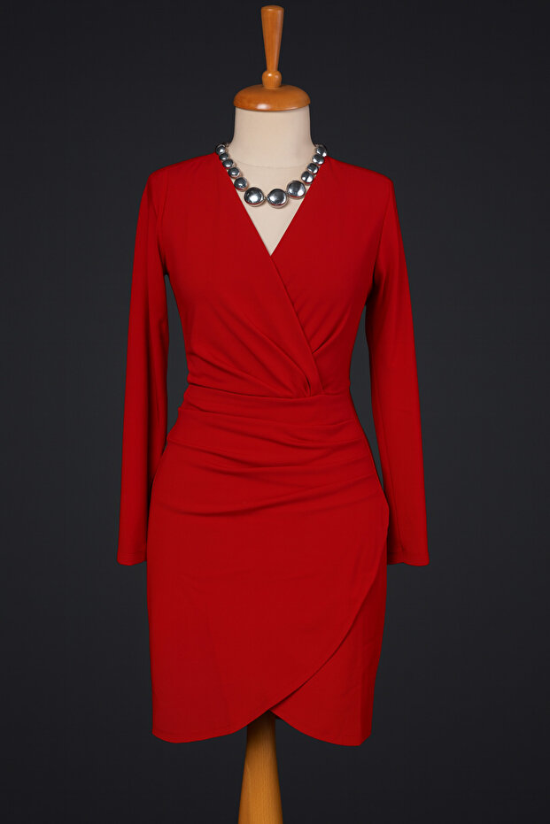 Kırmızı elbise - 1