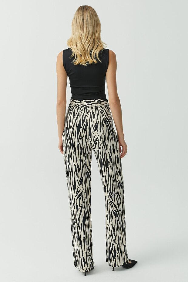 بنطلون منقوش ذو ملمس ساتان - 5