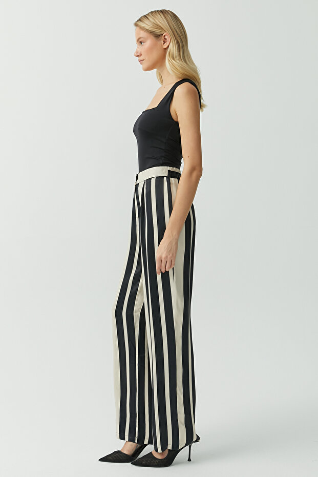 بنطلون منقوش ذو ملمس ساتان - 2