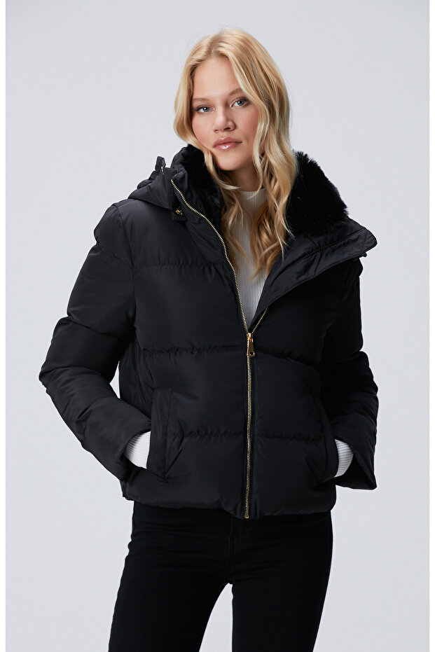 Siyah Kapüşonlu Kapitone Mont - 1