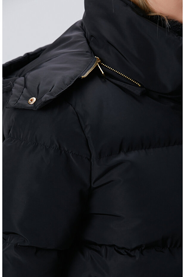 Siyah Kapüşonlu Kapitone Mont - 6