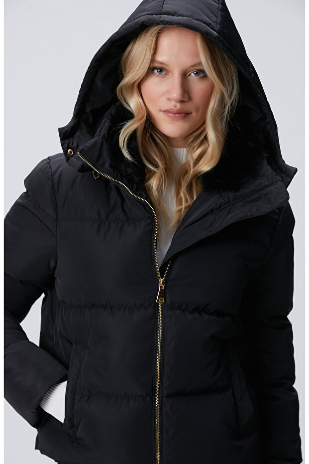 Siyah Kapüşonlu Kapitone Mont - 2