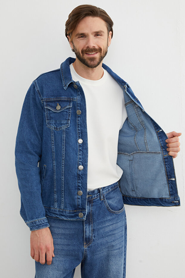 سترة من الدنيم بجيوب وأزرار - 5