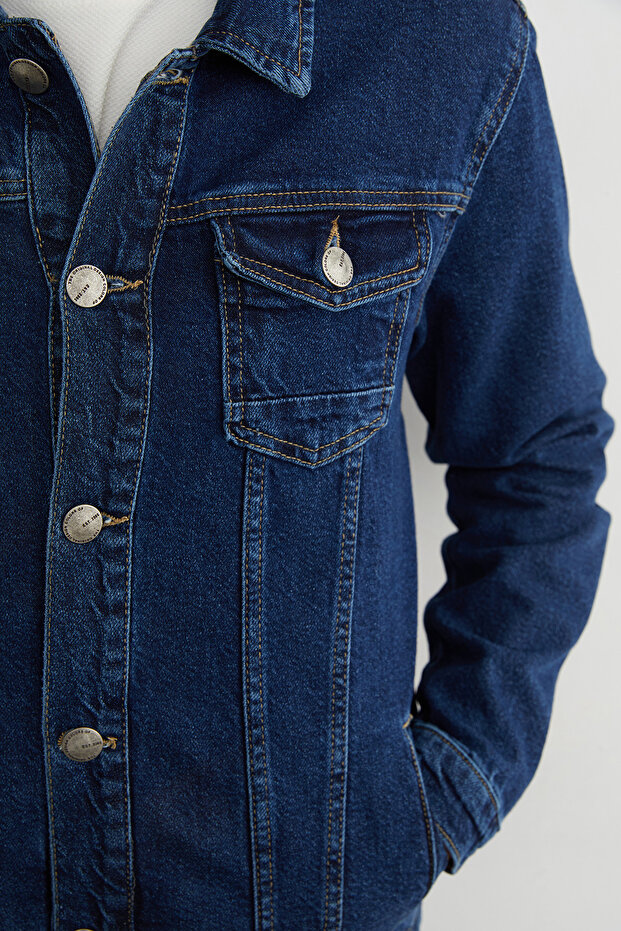 سترة من الدنيم بجيوب وأزرار - 6